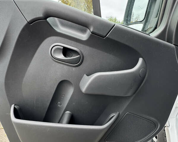 Рено Мастер 2020 в Киеве на Automoto.ua Белый Рено Мастер, объемом двигателя 2.3 л и пробегом 252 тыс. км за 25700 $, фото 12 на Automoto.ua