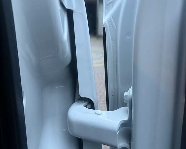 Білий Рено Мастєр, об'ємом двигуна 2.3 л та пробігом 267 тис. км за 16700 $, фото 76 на Automoto.ua