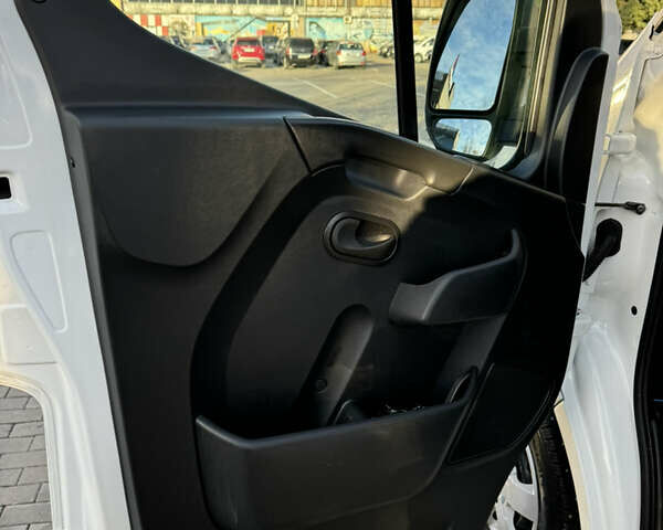 Белый Рено Мастер, объемом двигателя 2.3 л и пробегом 174 тыс. км за 20800 $, фото 10 на Automoto.ua