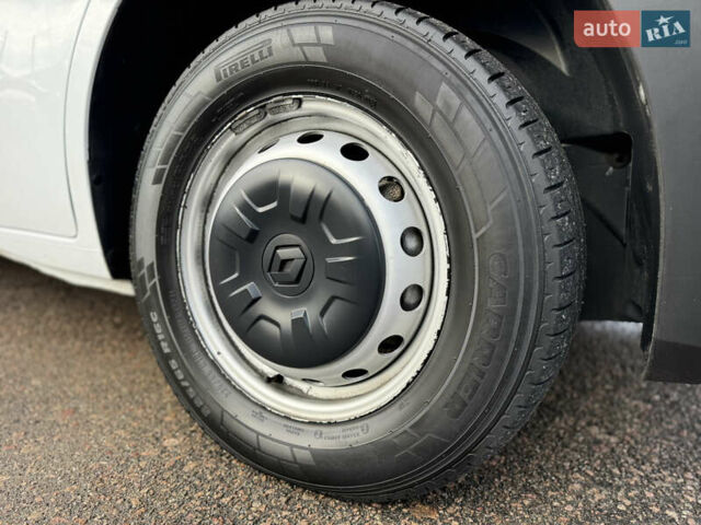 Белый Рено Мастер, объемом двигателя 2.3 л и пробегом 209 тыс. км за 21000 $, фото 24 на Automoto.ua