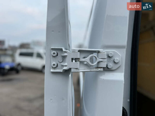 Белый Рено Мастер, объемом двигателя 2.3 л и пробегом 174 тыс. км за 21500 $, фото 40 на Automoto.ua