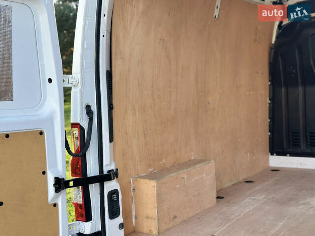 Белый Рено Мастер, объемом двигателя 2.5 л и пробегом 155 тыс. км за 20000 $, фото 5 на Automoto.ua