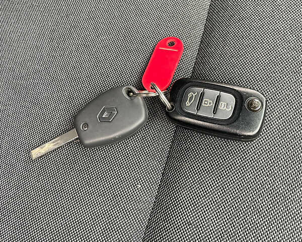 Білий Рено Мастєр, об'ємом двигуна 0 л та пробігом 206 тис. км за 19700 $, фото 19 на Automoto.ua