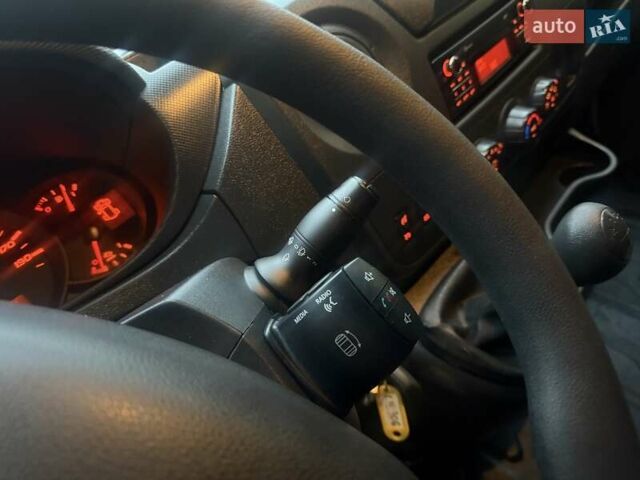 Білий Рено Мастєр, об'ємом двигуна 2.3 л та пробігом 267 тис. км за 16700 $, фото 63 на Automoto.ua