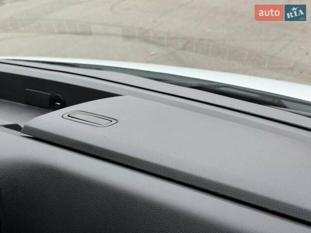 Белый Рено Мастер, объемом двигателя 2.3 л и пробегом 224 тыс. км за 18350 $, фото 24 на Automoto.ua