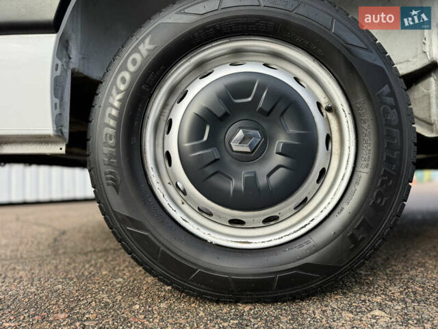 Белый Рено Мастер, объемом двигателя 2.3 л и пробегом 209 тыс. км за 21000 $, фото 28 на Automoto.ua