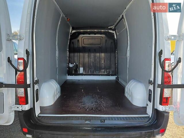Белый Рено Мастер, объемом двигателя 2.3 л и пробегом 280 тыс. км за 17900 $, фото 31 на Automoto.ua