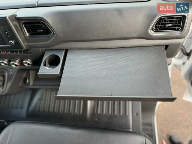 Белый Рено Мастер, объемом двигателя 2.3 л и пробегом 209 тыс. км за 21000 $, фото 75 на Automoto.ua