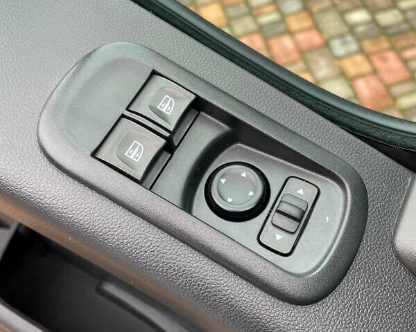 Білий Рено Мастєр, об'ємом двигуна 0 л та пробігом 206 тис. км за 19700 $, фото 40 на Automoto.ua