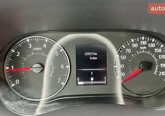 Білий Рено Мастєр, об'ємом двигуна 2.3 л та пробігом 253 тис. км за 17500 $, фото 9 на Automoto.ua