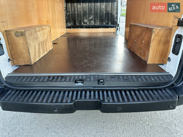 Білий Рено Мастєр, об'ємом двигуна 2.3 л та пробігом 201 тис. км за 18700 $, фото 73 на Automoto.ua