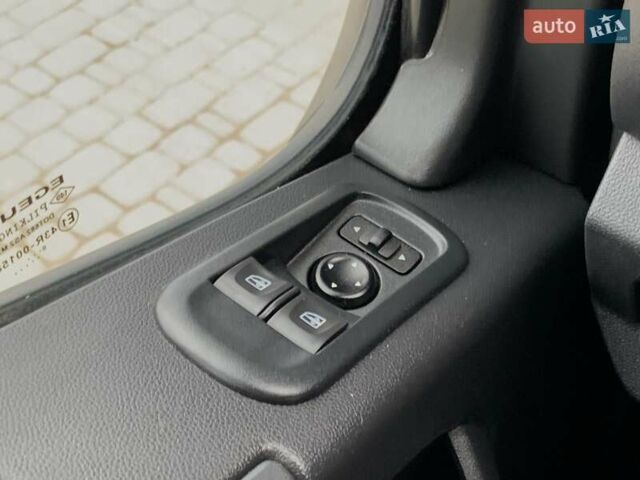 Белый Рено Мастер, объемом двигателя 2.3 л и пробегом 209 тыс. км за 19999 $, фото 38 на Automoto.ua