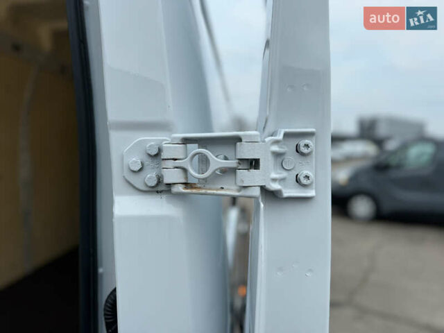 Белый Рено Мастер, объемом двигателя 2.3 л и пробегом 174 тыс. км за 21500 $, фото 32 на Automoto.ua