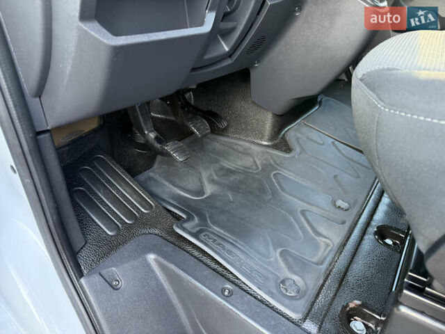 Білий Рено Мастєр, об'ємом двигуна 2.3 л та пробігом 187 тис. км за 21900 $, фото 30 на Automoto.ua