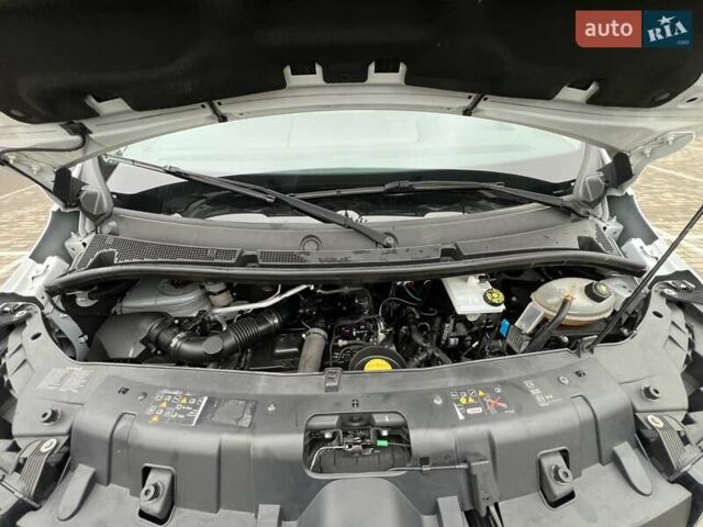 Белый Рено Мастер, объемом двигателя 2.3 л и пробегом 235 тыс. км за 18799 $, фото 16 на Automoto.ua