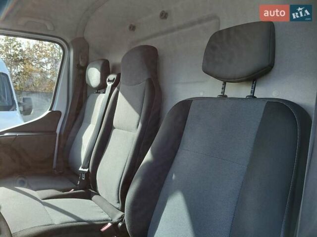 Белый Рено Мастер, объемом двигателя 2.3 л и пробегом 280 тыс. км за 17900 $, фото 67 на Automoto.ua