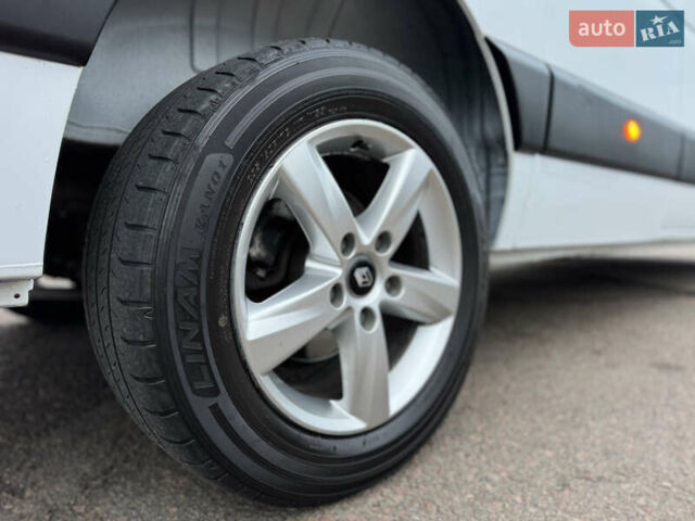 Белый Рено Мастер, объемом двигателя 2.3 л и пробегом 174 тыс. км за 21500 $, фото 22 на Automoto.ua