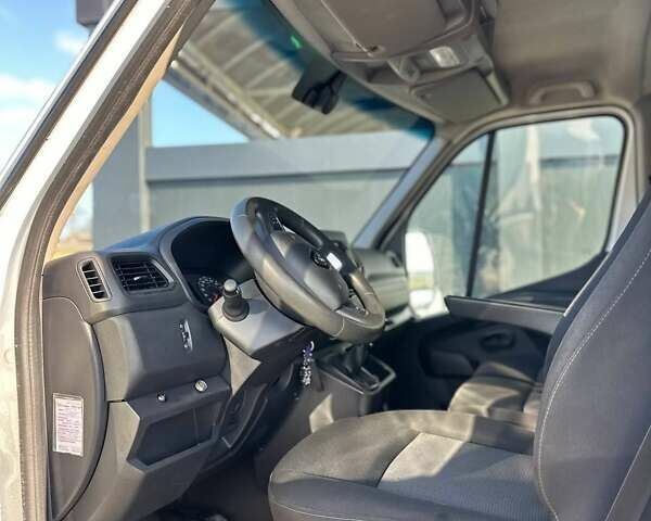Белый Рено Мастер, объемом двигателя 2.3 л и пробегом 220 тыс. км за 18999 $, фото 14 на Automoto.ua