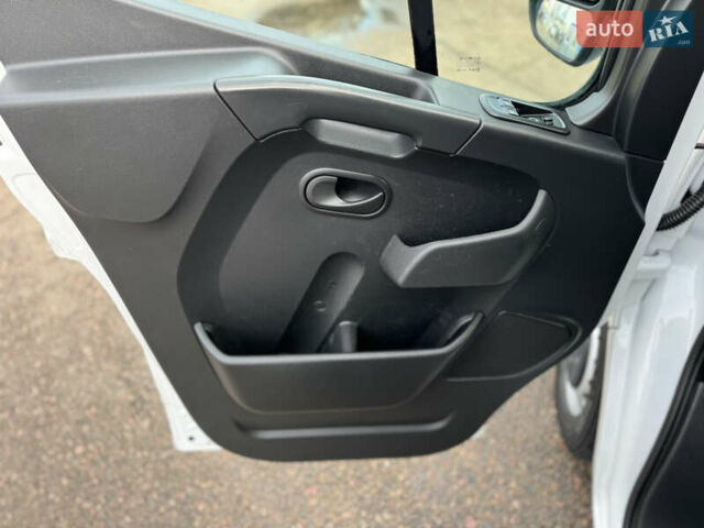 Белый Рено Мастер, объемом двигателя 2.3 л и пробегом 209 тыс. км за 21000 $, фото 49 на Automoto.ua