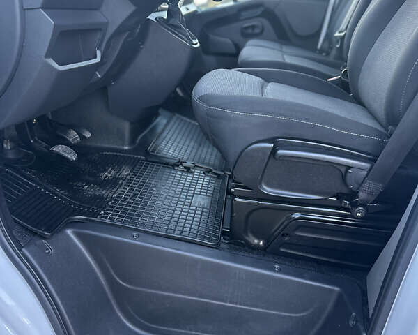 Білий Рено Мастєр, об'ємом двигуна 2.3 л та пробігом 201 тис. км за 18700 $, фото 34 на Automoto.ua