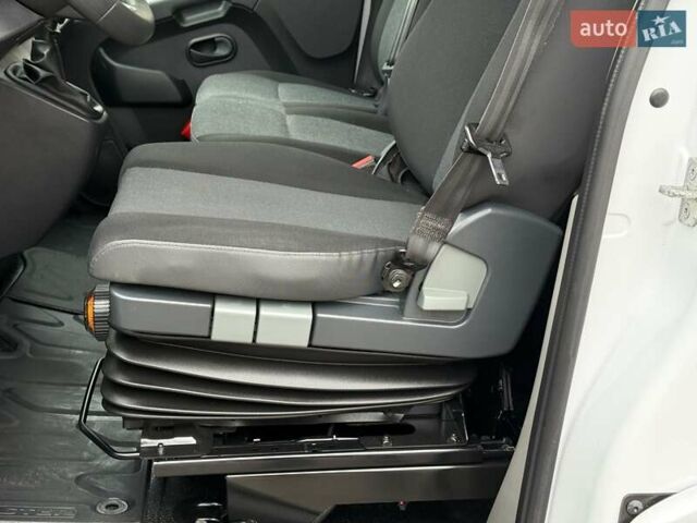 Белый Рено Мастер, объемом двигателя 2.3 л и пробегом 224 тыс. км за 18350 $, фото 12 на Automoto.ua