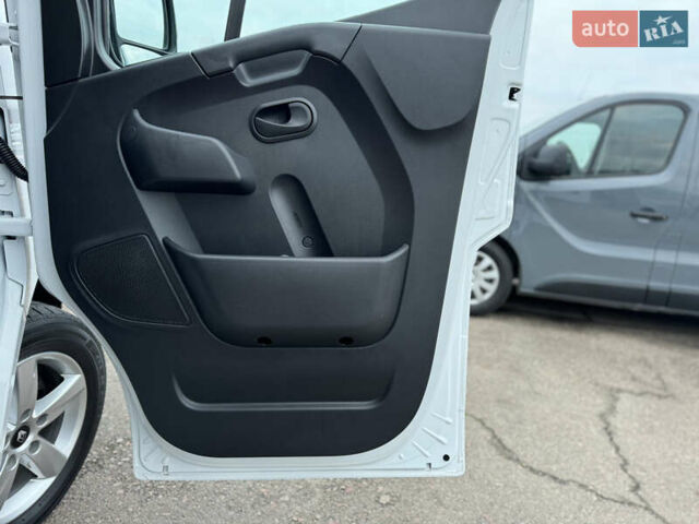 Белый Рено Мастер, объемом двигателя 2.3 л и пробегом 174 тыс. км за 21500 $, фото 58 на Automoto.ua
