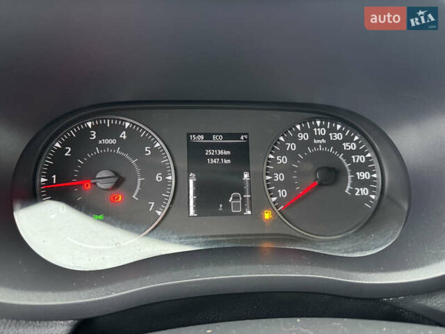 Белый Рено Мастер, объемом двигателя 2.3 л и пробегом 252 тыс. км за 24700 $, фото 21 на Automoto.ua