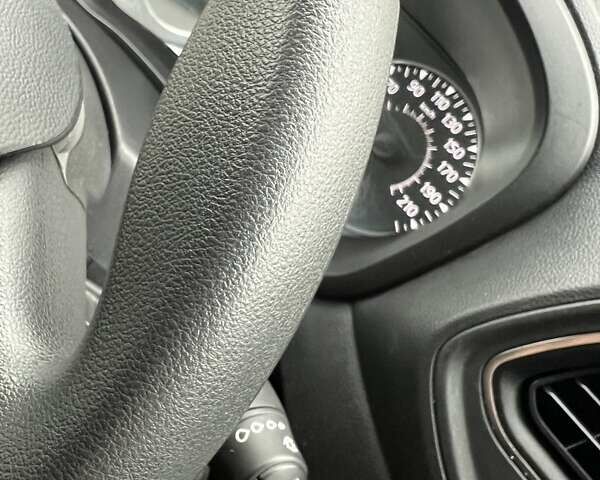 Белый Рено Мастер, объемом двигателя 2.3 л и пробегом 235 тыс. км за 18799 $, фото 40 на Automoto.ua