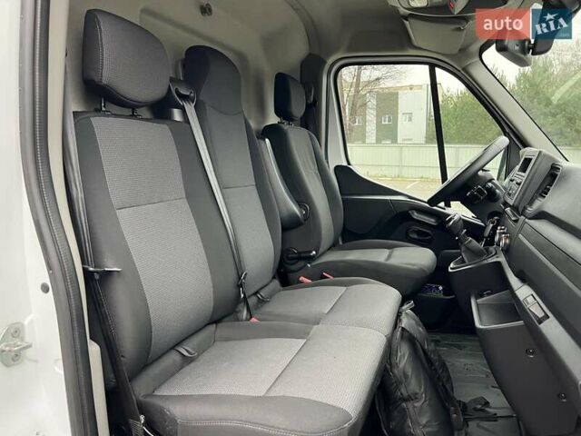 Белый Рено Мастер, объемом двигателя 2.3 л и пробегом 235 тыс. км за 18799 $, фото 30 на Automoto.ua