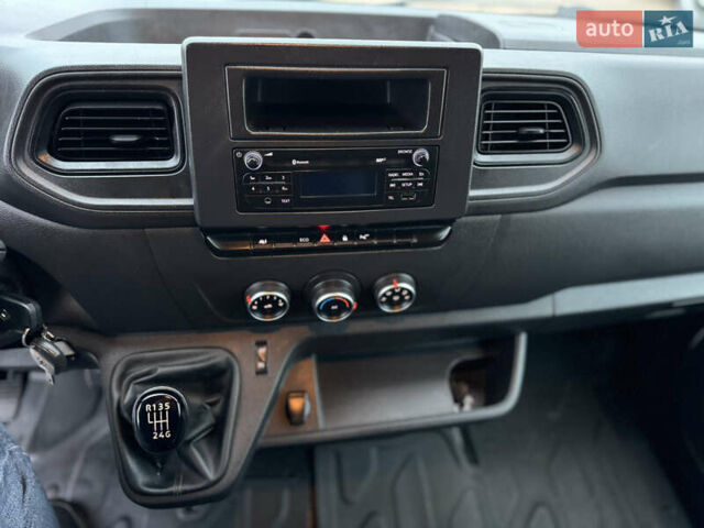 Белый Рено Мастер, объемом двигателя 2.3 л и пробегом 174 тыс. км за 21500 $, фото 76 на Automoto.ua