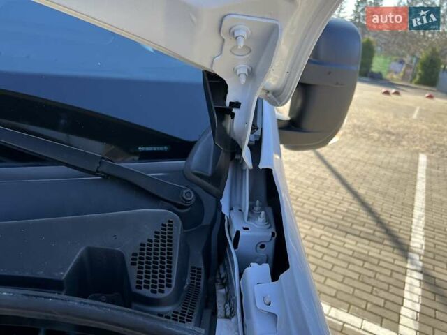 Білий Рено Мастєр, об'ємом двигуна 2.3 л та пробігом 198 тис. км за 18699 $, фото 20 на Automoto.ua