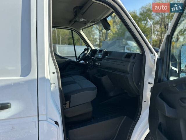 Белый Рено Мастер, объемом двигателя 2.3 л и пробегом 226 тыс. км за 19600 $, фото 23 на Automoto.ua