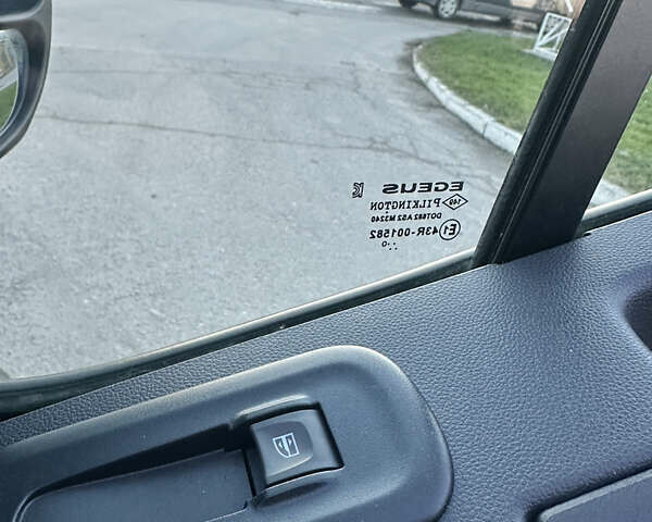 Білий Рено Мастєр, об'ємом двигуна 2.3 л та пробігом 201 тис. км за 18700 $, фото 59 на Automoto.ua