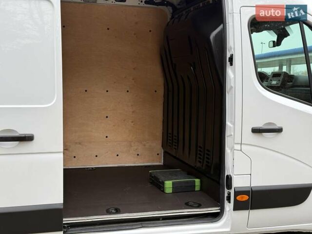 Белый Рено Мастер, объемом двигателя 2.3 л и пробегом 224 тыс. км за 18350 $, фото 30 на Automoto.ua
