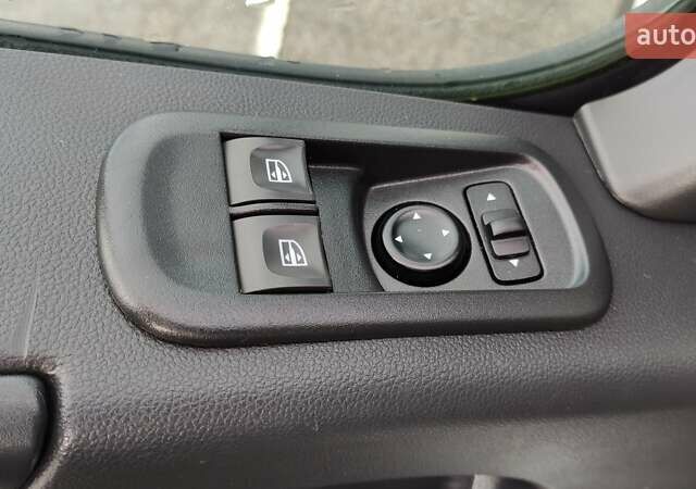 Білий Рено Мастєр, об'ємом двигуна 2.3 л та пробігом 238 тис. км за 17400 $, фото 31 на Automoto.ua