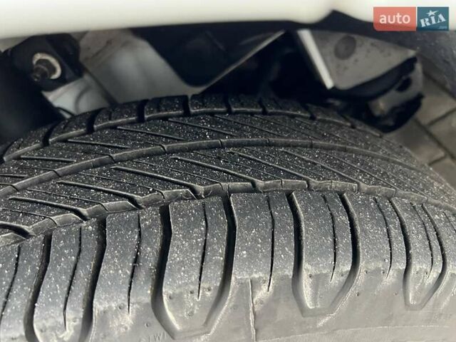 Белый Рено Мастер, объемом двигателя 2.3 л и пробегом 235 тыс. км за 18799 $, фото 4 на Automoto.ua