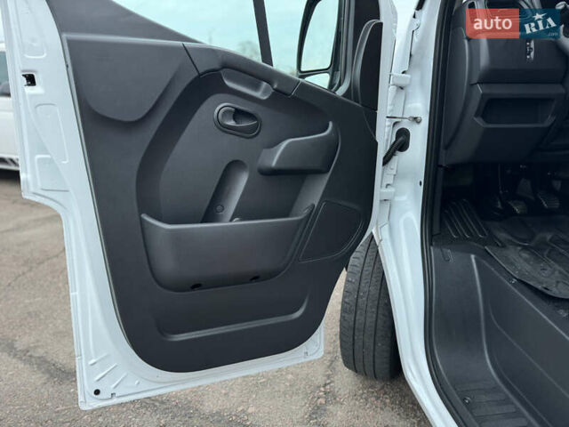 Белый Рено Мастер, объемом двигателя 2.3 л и пробегом 174 тыс. км за 21500 $, фото 72 на Automoto.ua