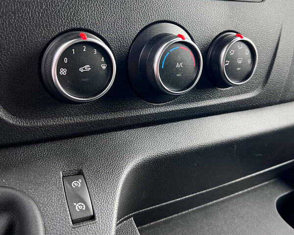 Білий Рено Мастєр, об'ємом двигуна 2.3 л та пробігом 107 тис. км за 23900 $, фото 28 на Automoto.ua