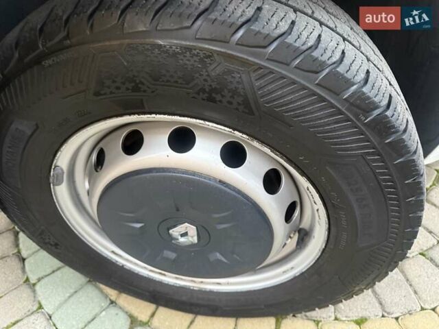 Білий Рено Мастєр, об'ємом двигуна 2.3 л та пробігом 267 тис. км за 16700 $, фото 24 на Automoto.ua