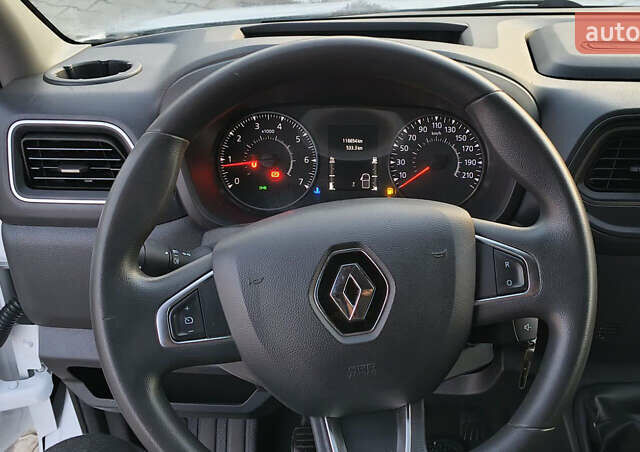 Белый Рено Мастер, объемом двигателя 2.3 л и пробегом 116 тыс. км за 24500 $, фото 3 на Automoto.ua