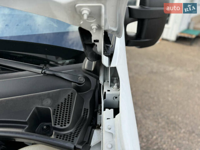 Белый Рено Мастер, объемом двигателя 2.3 л и пробегом 209 тыс. км за 21000 $, фото 85 на Automoto.ua