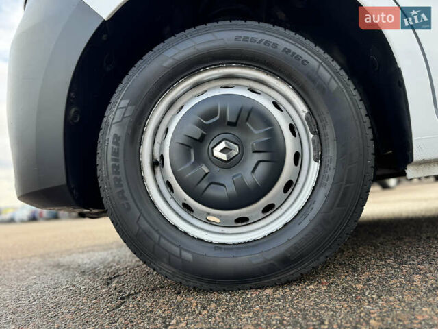 Белый Рено Мастер, объемом двигателя 2.3 л и пробегом 209 тыс. км за 21000 $, фото 18 на Automoto.ua