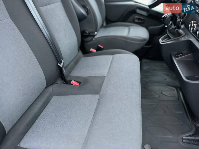 Белый Рено Мастер, объемом двигателя 2.3 л и пробегом 174 тыс. км за 21500 $, фото 52 на Automoto.ua