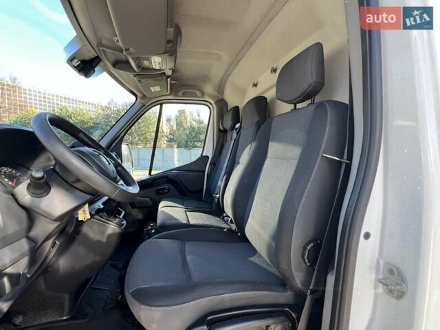 Білий Рено Мастєр, об'ємом двигуна 2.3 л та пробігом 198 тис. км за 18699 $, фото 27 на Automoto.ua