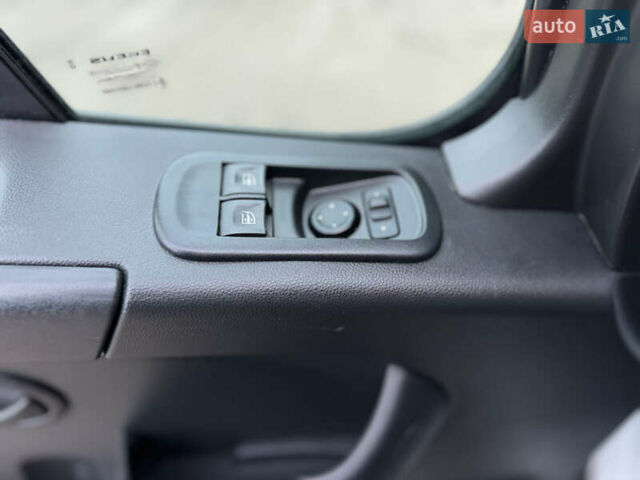 Белый Рено Мастер, объемом двигателя 2.3 л и пробегом 174 тыс. км за 21500 $, фото 73 на Automoto.ua