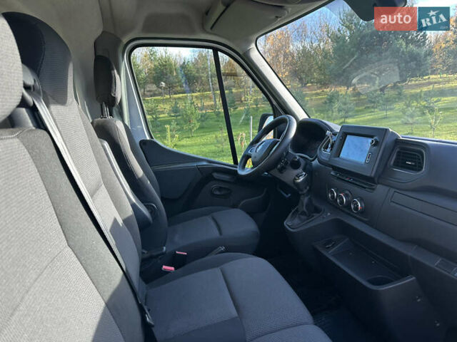 Белый Рено Мастер, объемом двигателя 2.5 л и пробегом 155 тыс. км за 20000 $, фото 1 на Automoto.ua