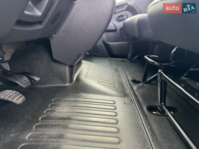 Белый Рено Мастер, объемом двигателя 2.3 л и пробегом 209 тыс. км за 21000 $, фото 43 на Automoto.ua