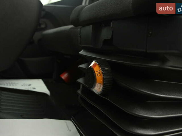 Белый Рено Мастер, объемом двигателя 2.3 л и пробегом 217 тыс. км за 19999 $, фото 24 на Automoto.ua