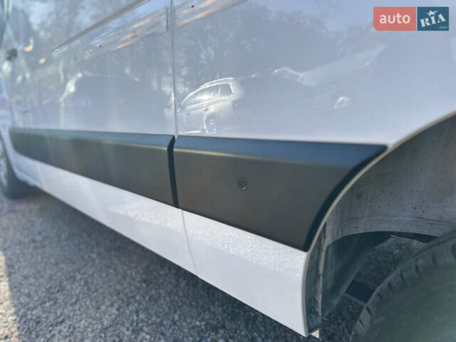 Белый Рено Мастер, объемом двигателя 2.3 л и пробегом 226 тыс. км за 19600 $, фото 22 на Automoto.ua