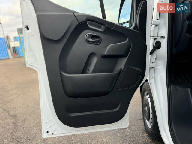 Белый Рено Мастер, объемом двигателя 2.3 л и пробегом 209 тыс. км за 21000 $, фото 48 на Automoto.ua